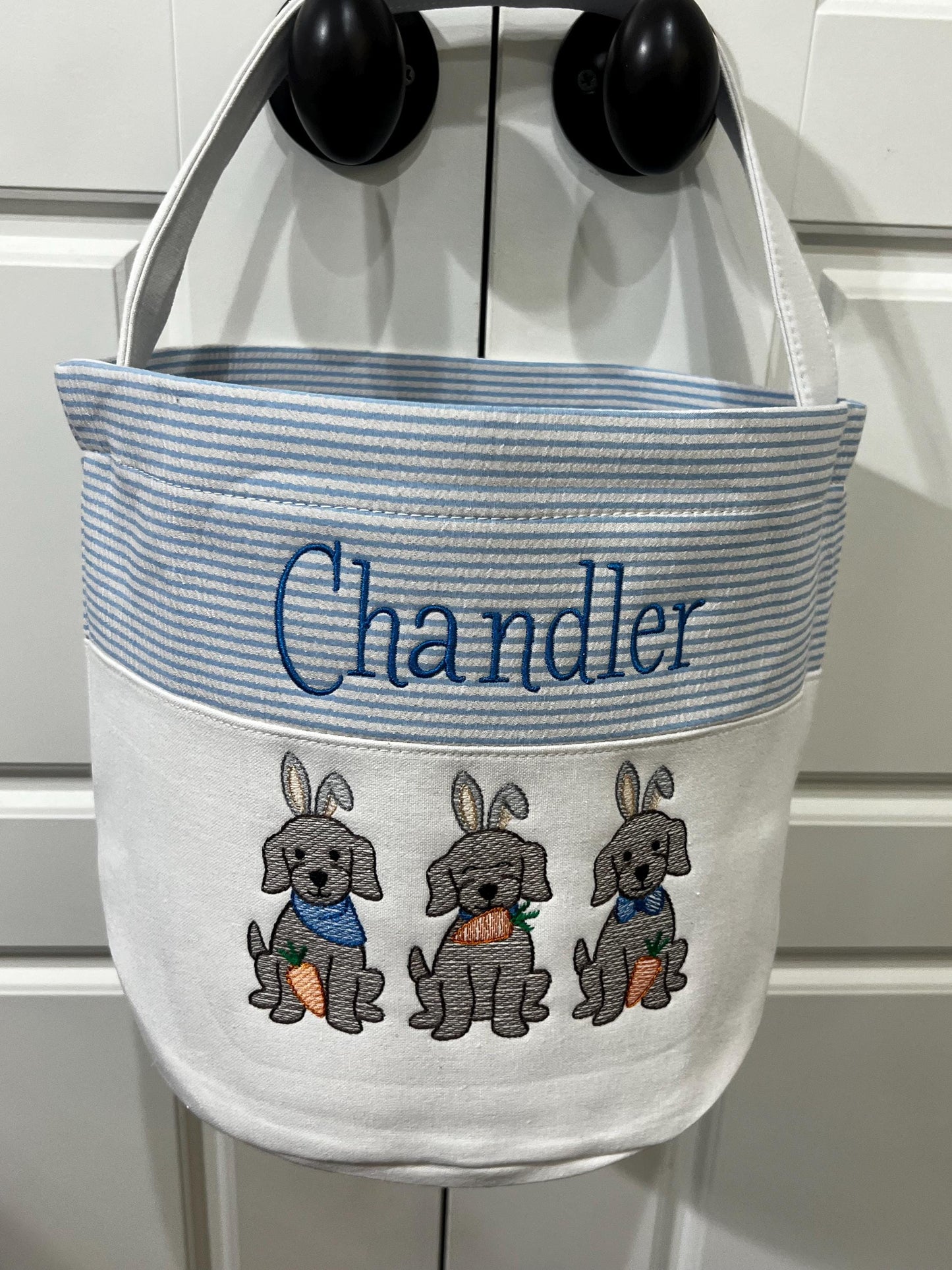 Monogrammed Seersucker Easter Basket: Embroidered Dog Design