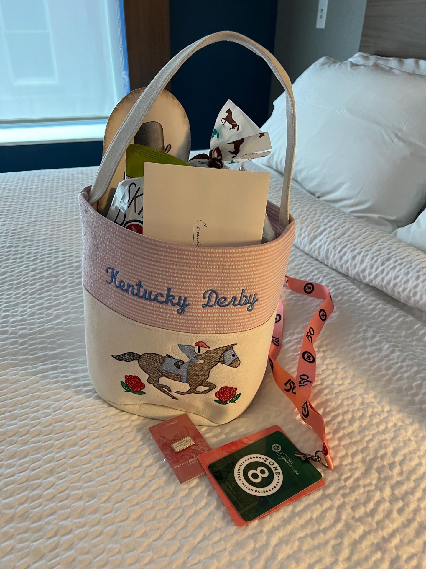 Kentucky Derby Seersucker Tote: Embroidered Horse Decor